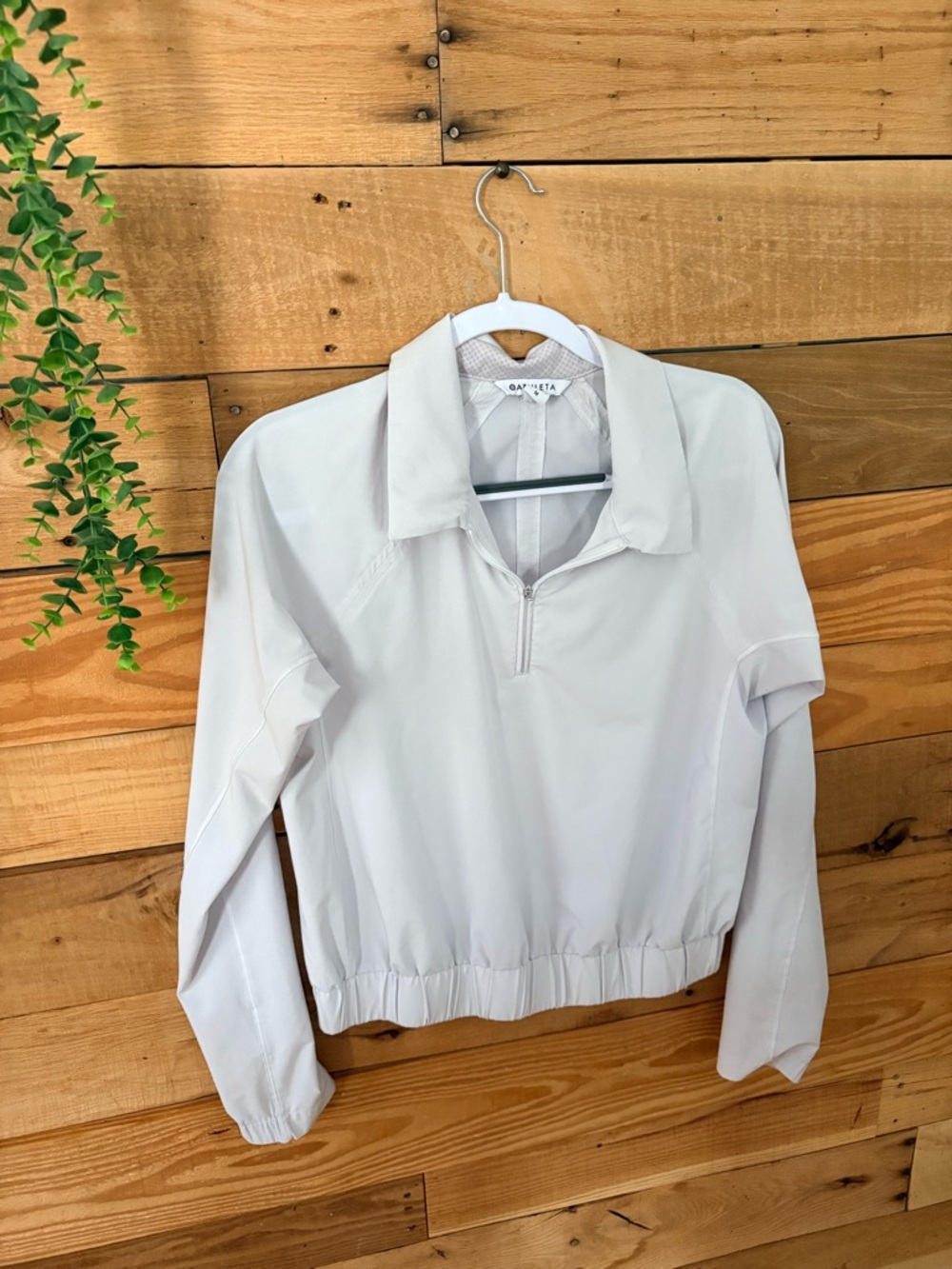 Athleta off white breathable Half-Zip Pullover Top size M